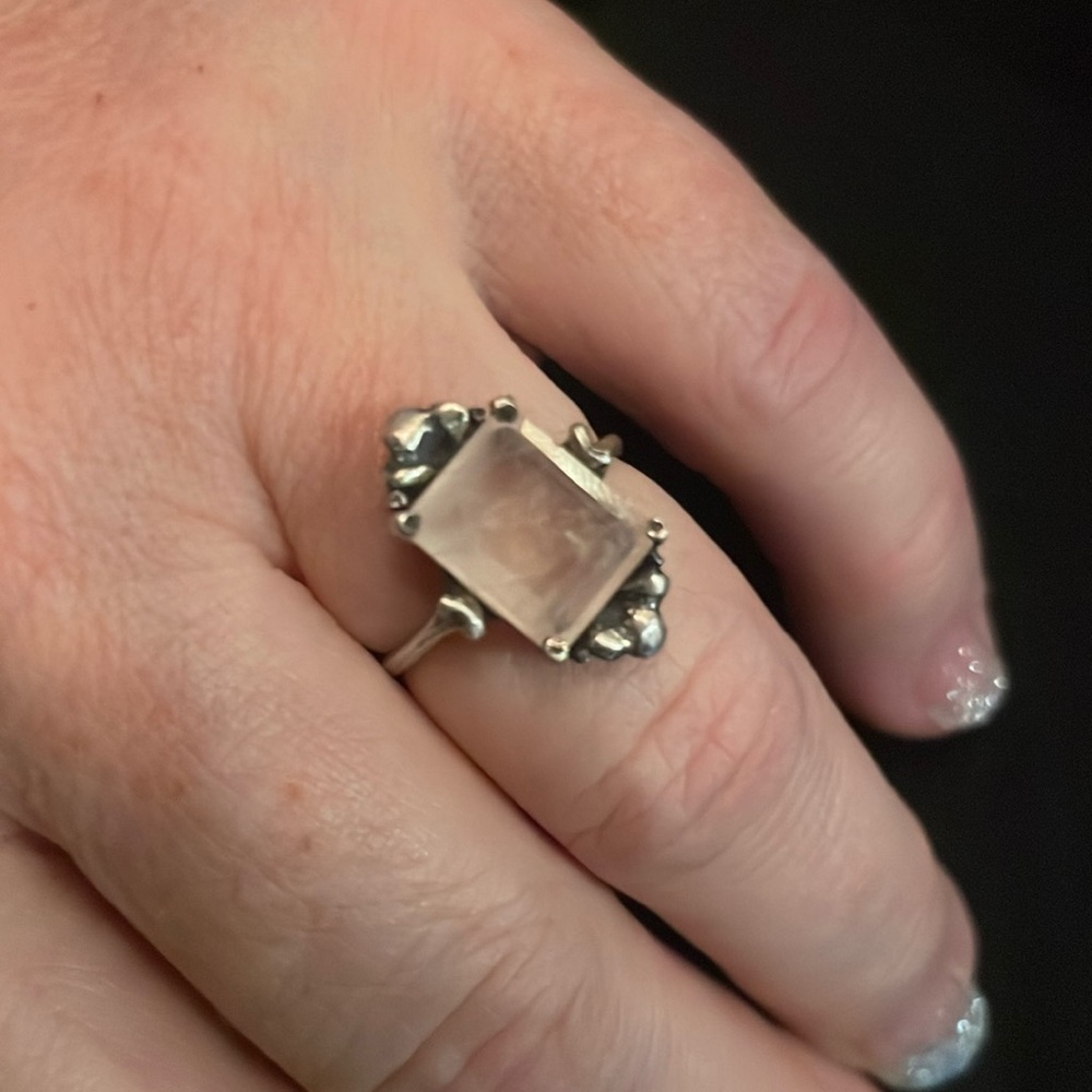 Mini Hecate Bloodmilk ring in rose quartz
